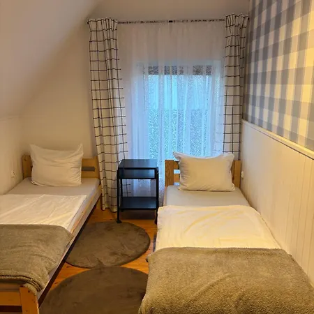 Letniskowy Pod Dębem Dom wakacyjny Urowo